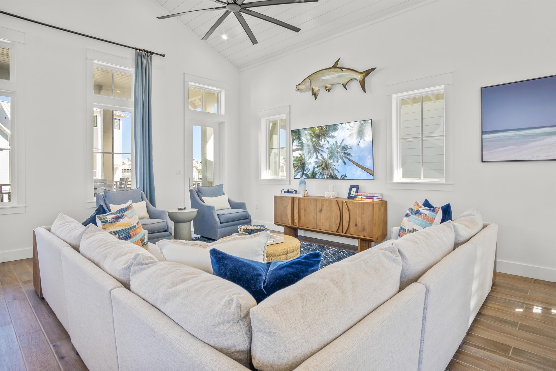 Living Area, 2nd Floor