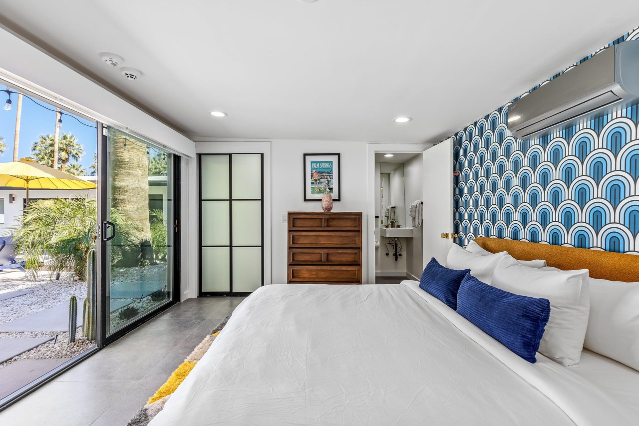 Easy access to the pool