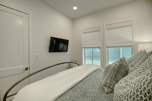 King Bedroom with shared bath, 2nd Floor