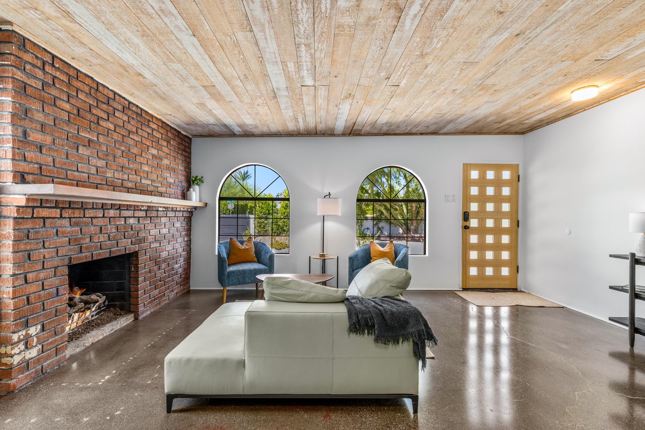 Spacious living room