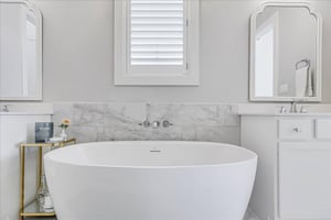 Primary King Bathroom, 1st Floor