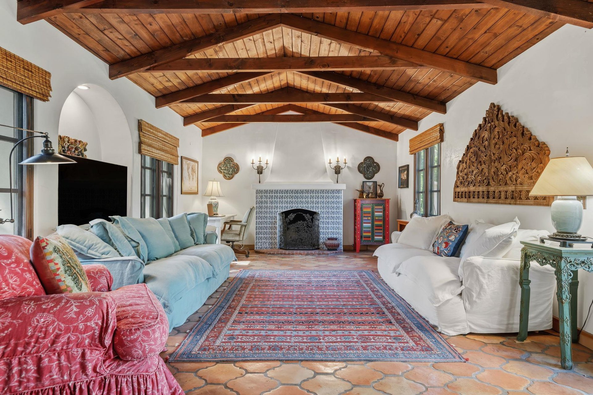 Ample seating, fireplace, and vaulted ceilings.