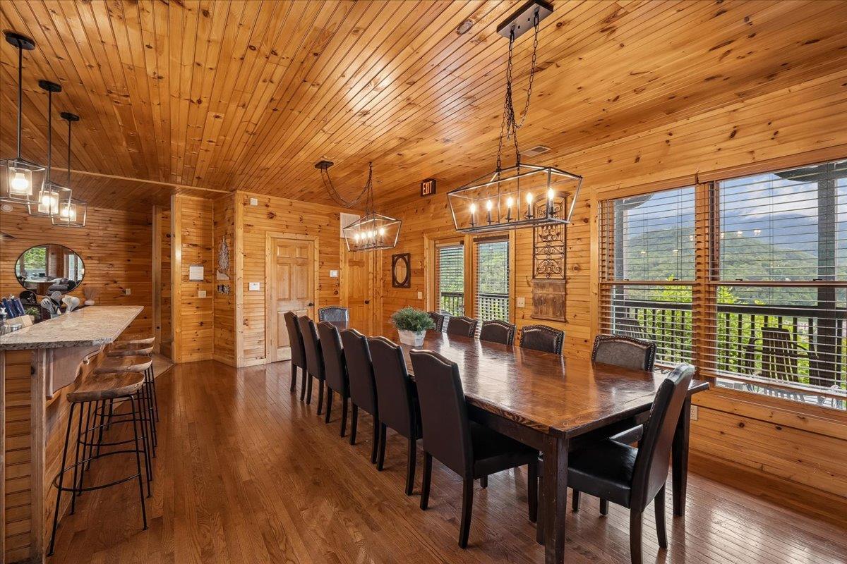 010Dining Room