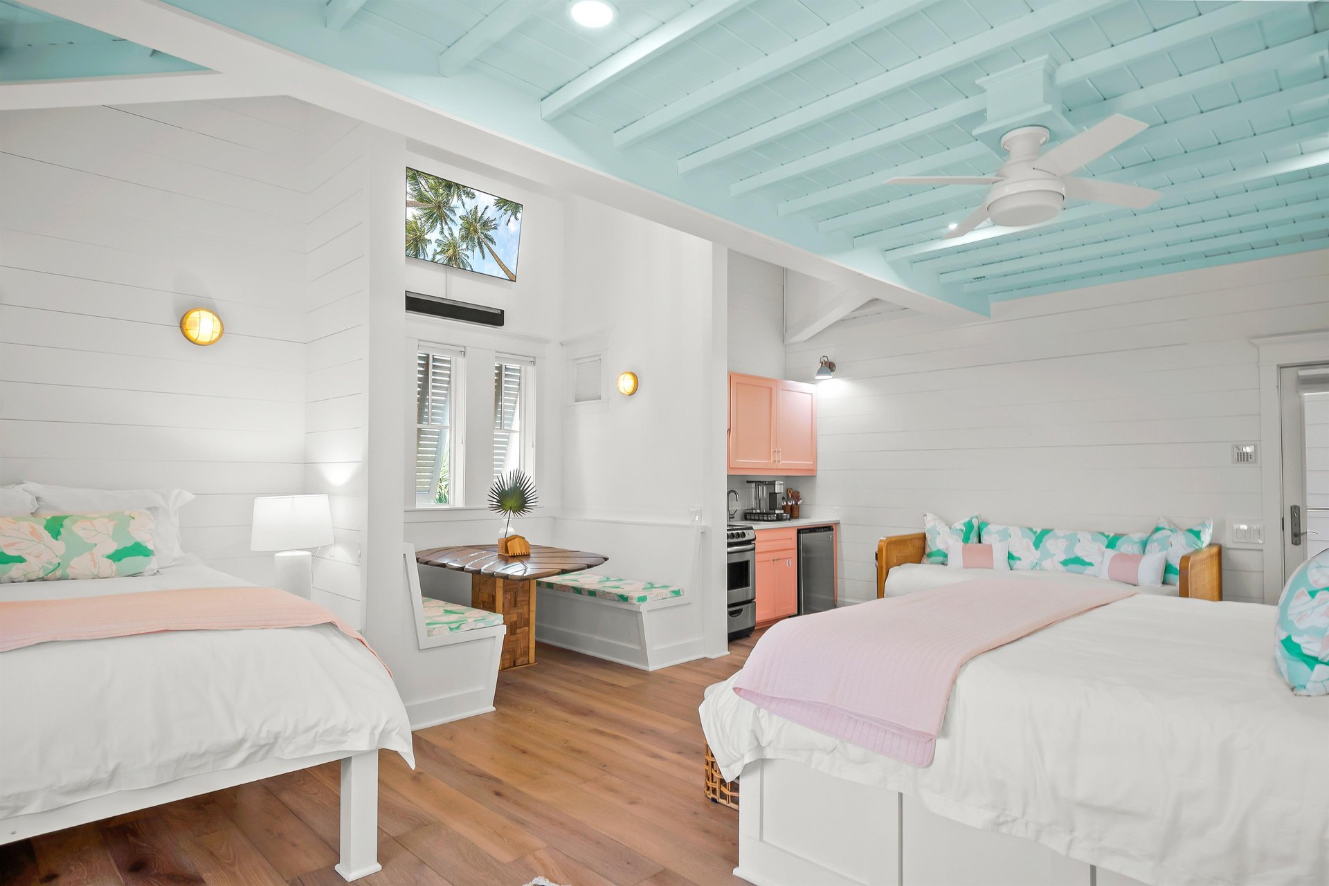 Detached Suite featuring King, Queen  Twin Bed, 2nd Floor