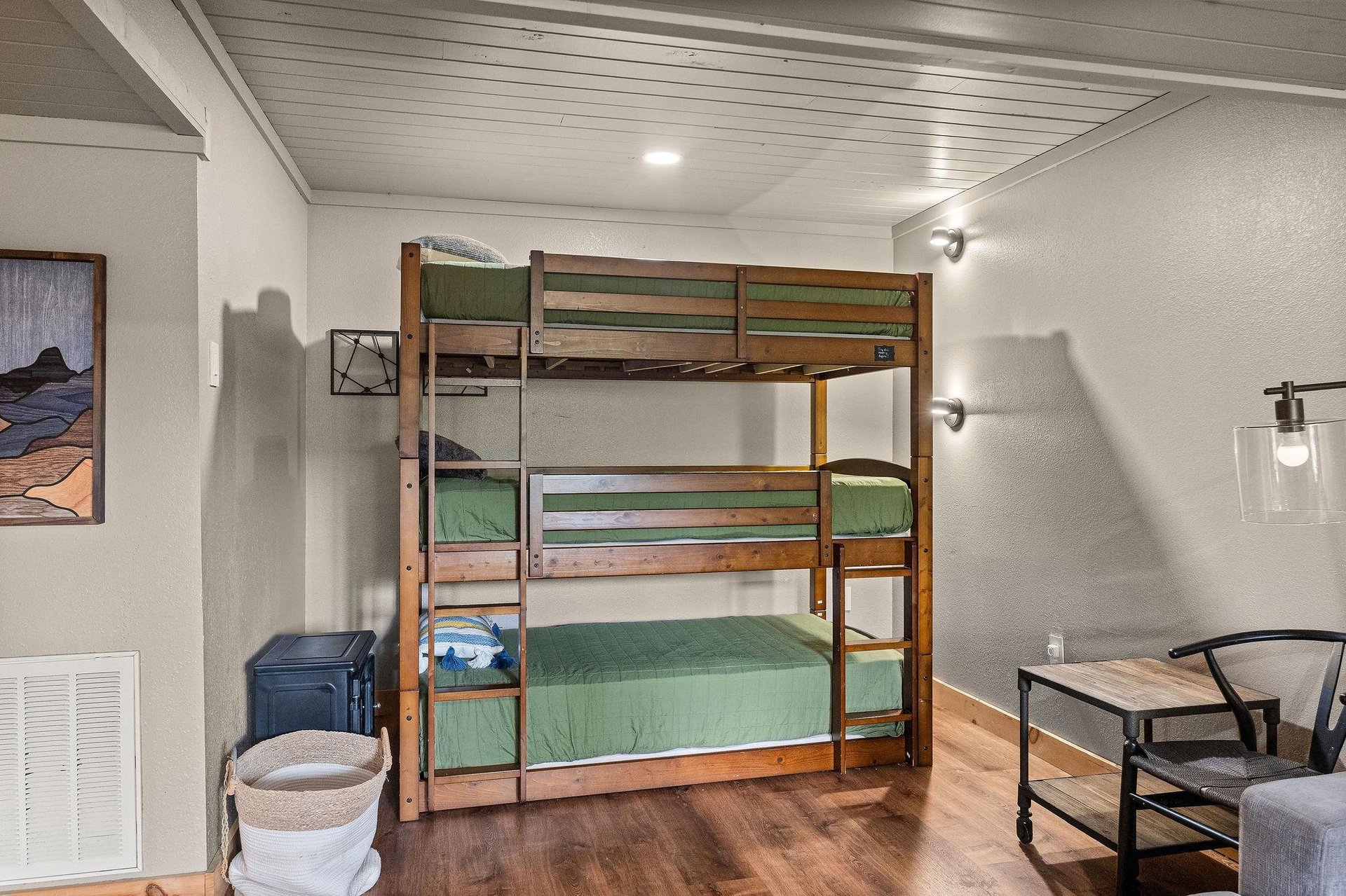 Triple bunk beds
