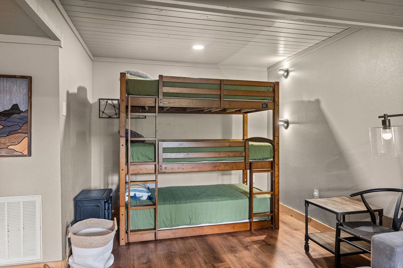 Triple bunk beds