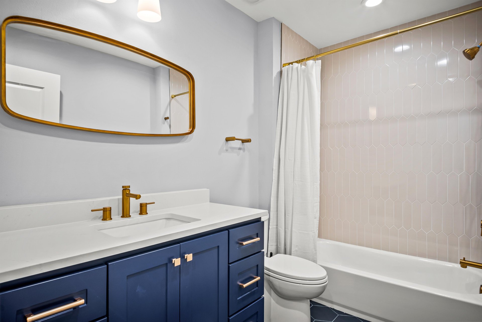 Bunk Room Bathroom, 2nd Floor