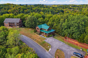 Nestled in a peaceful wooded area with expansive mountain views, these charming cabins offer private parking and easy access to natural surroundings.