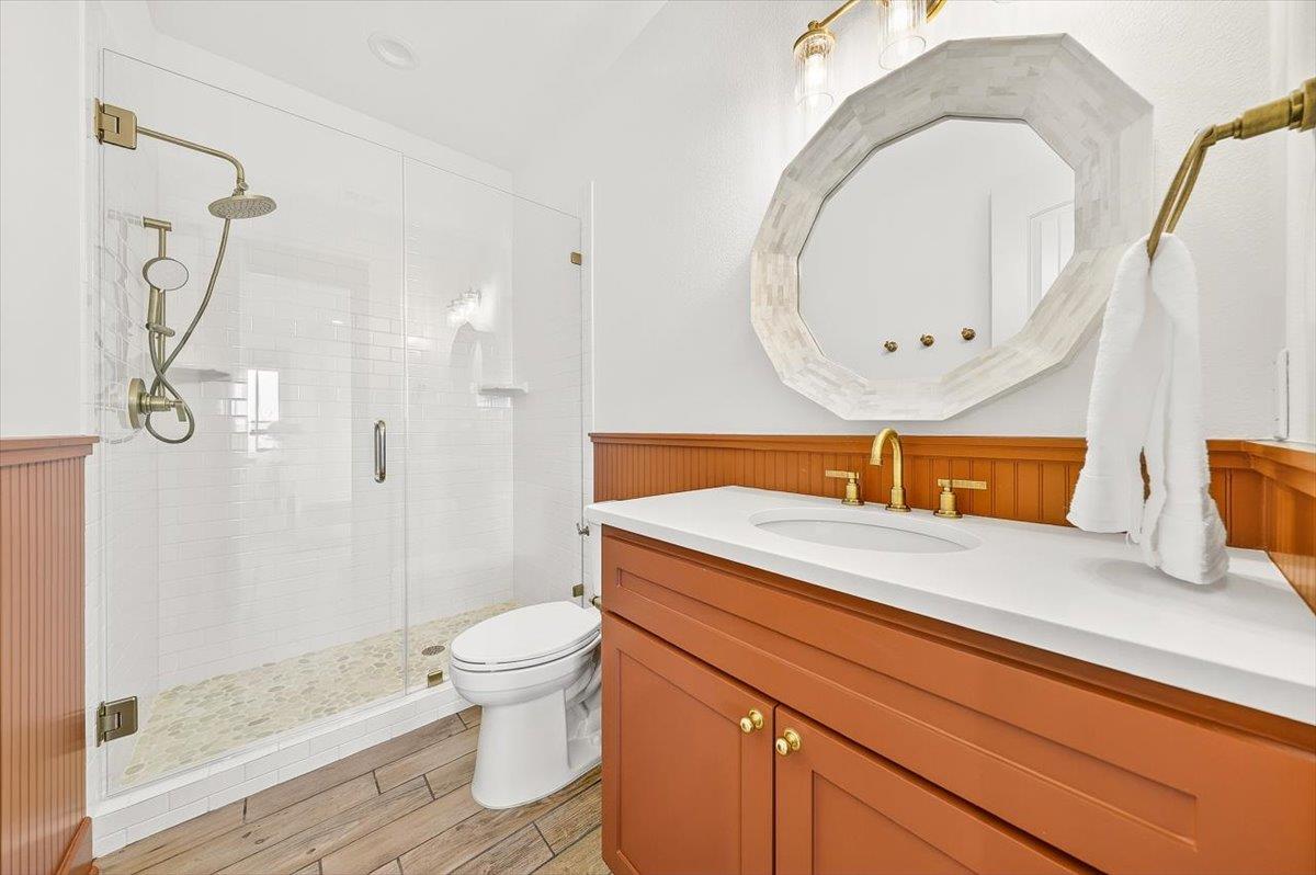 1st Floor, Second King Bathroom