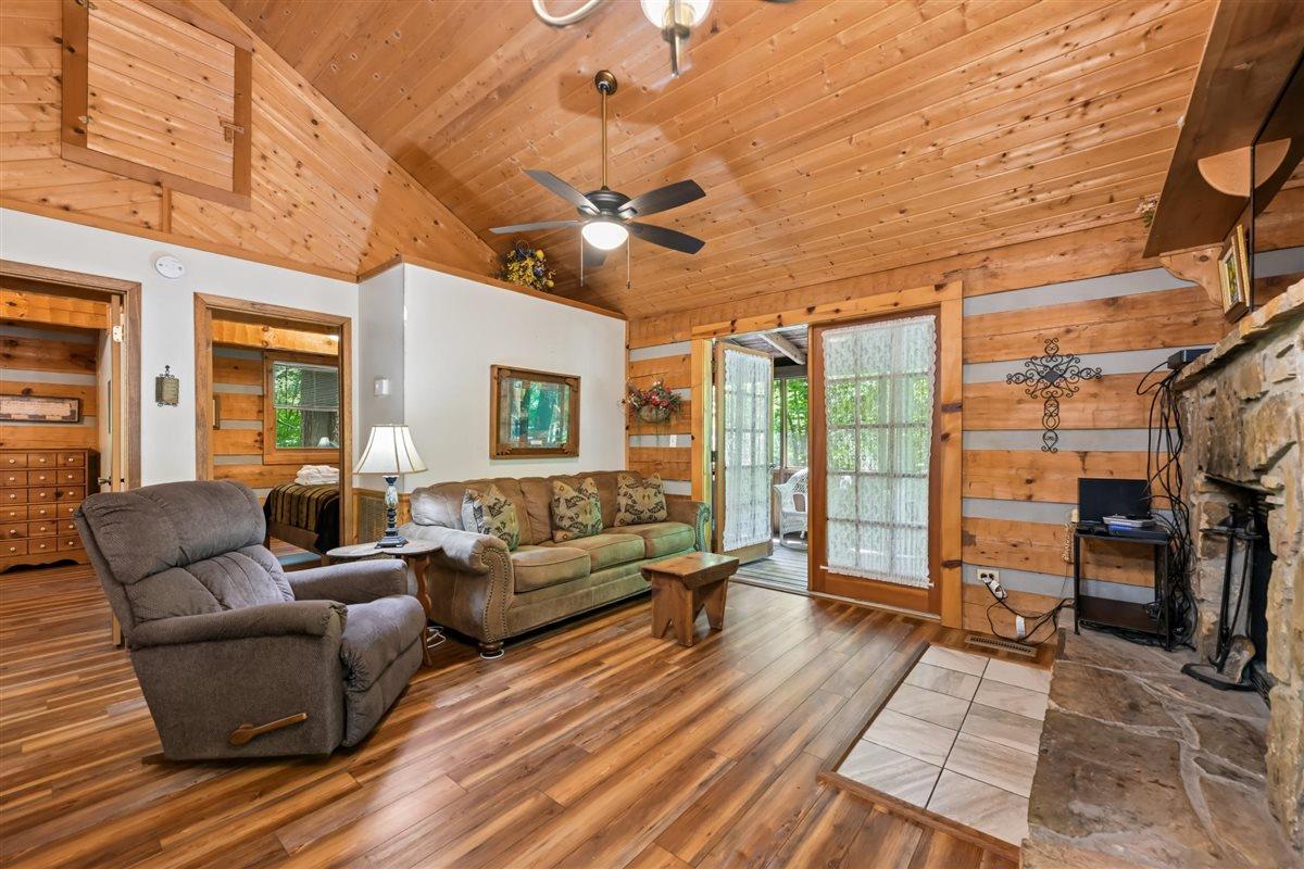 16Living Room