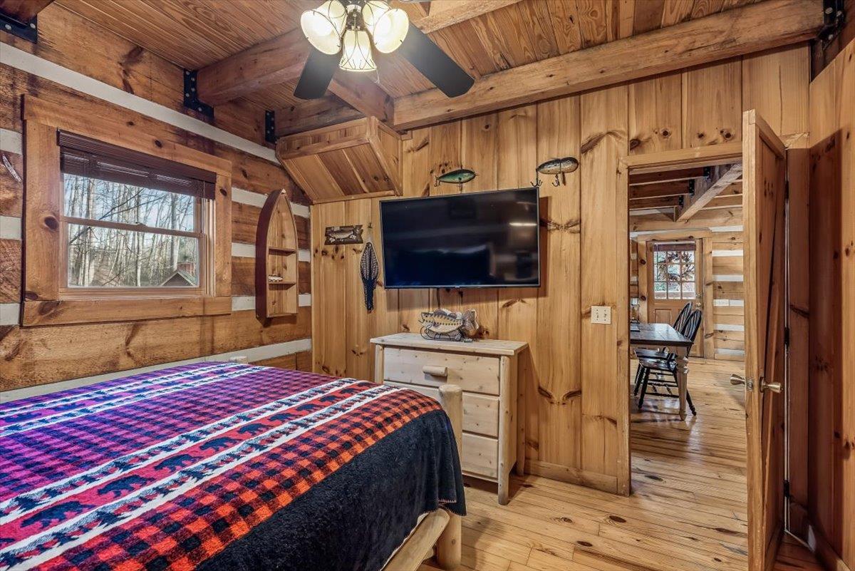 29Primary Bedroom
