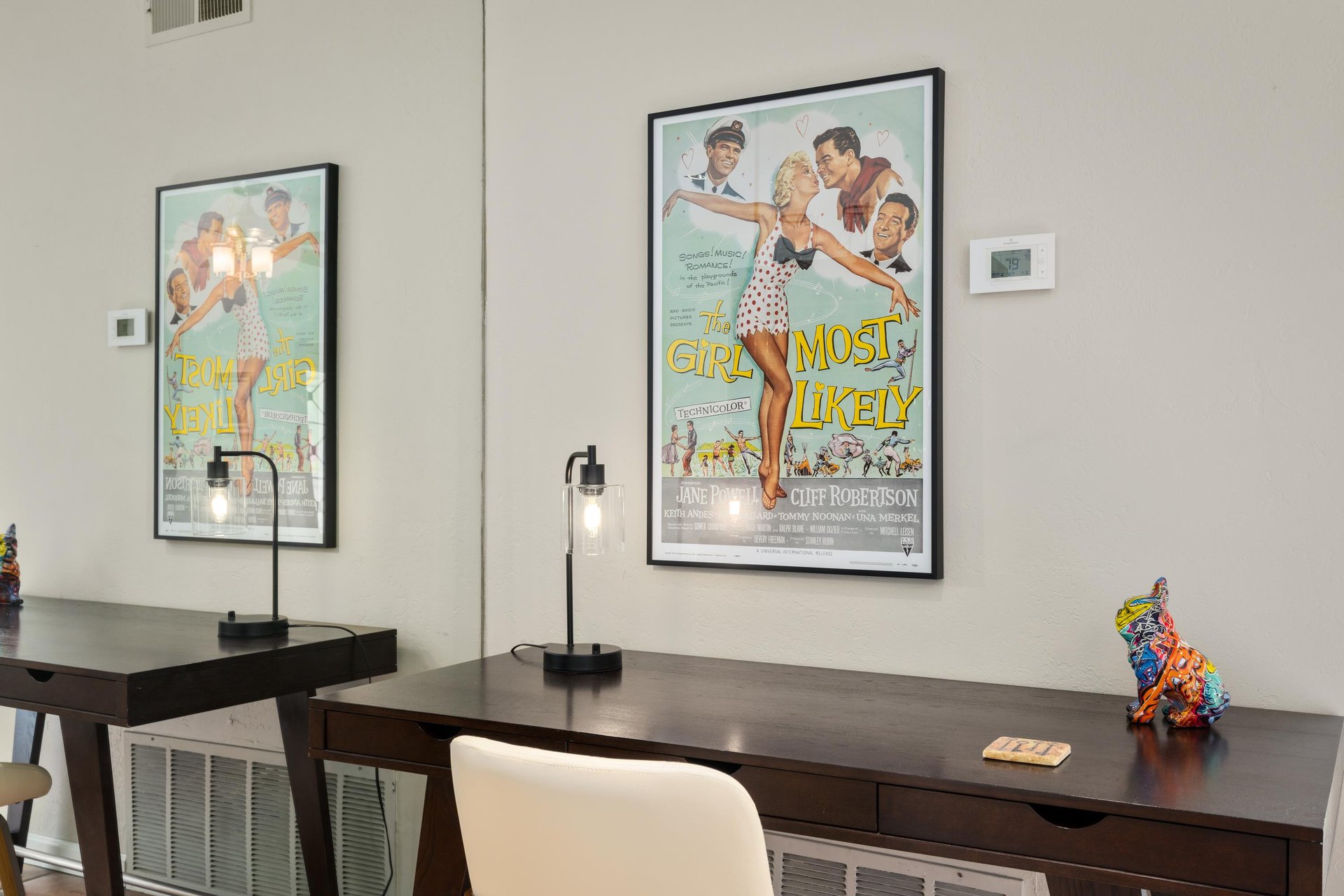 Desk area, great for working remotely