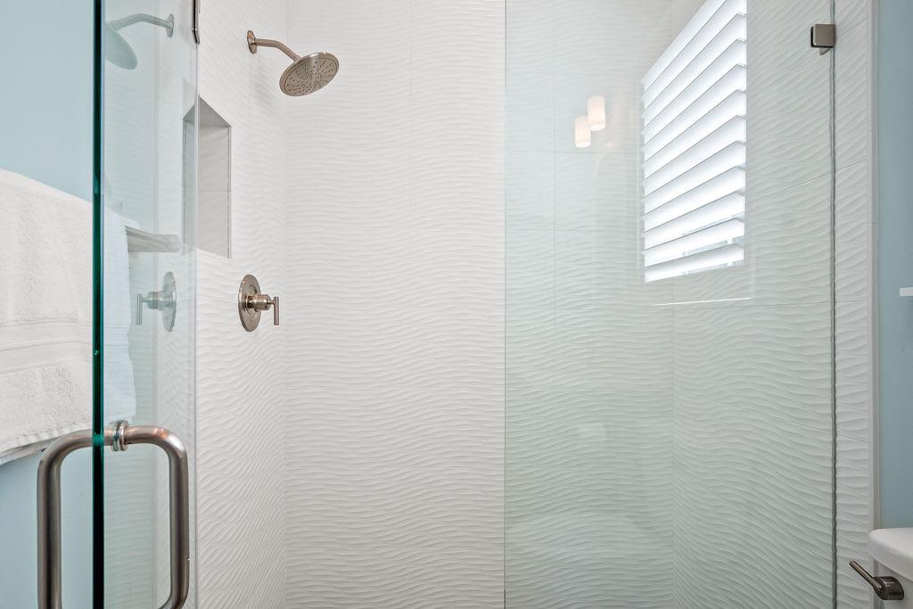 Second King Bathroom, 2nd Floor