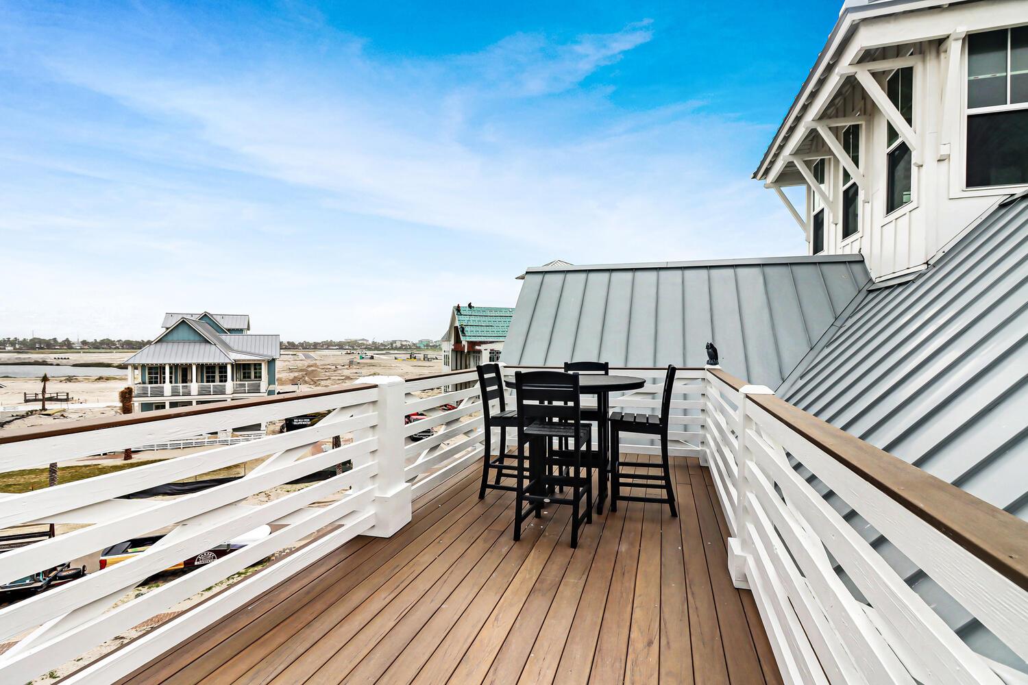 3rd Floor Queen Balcony