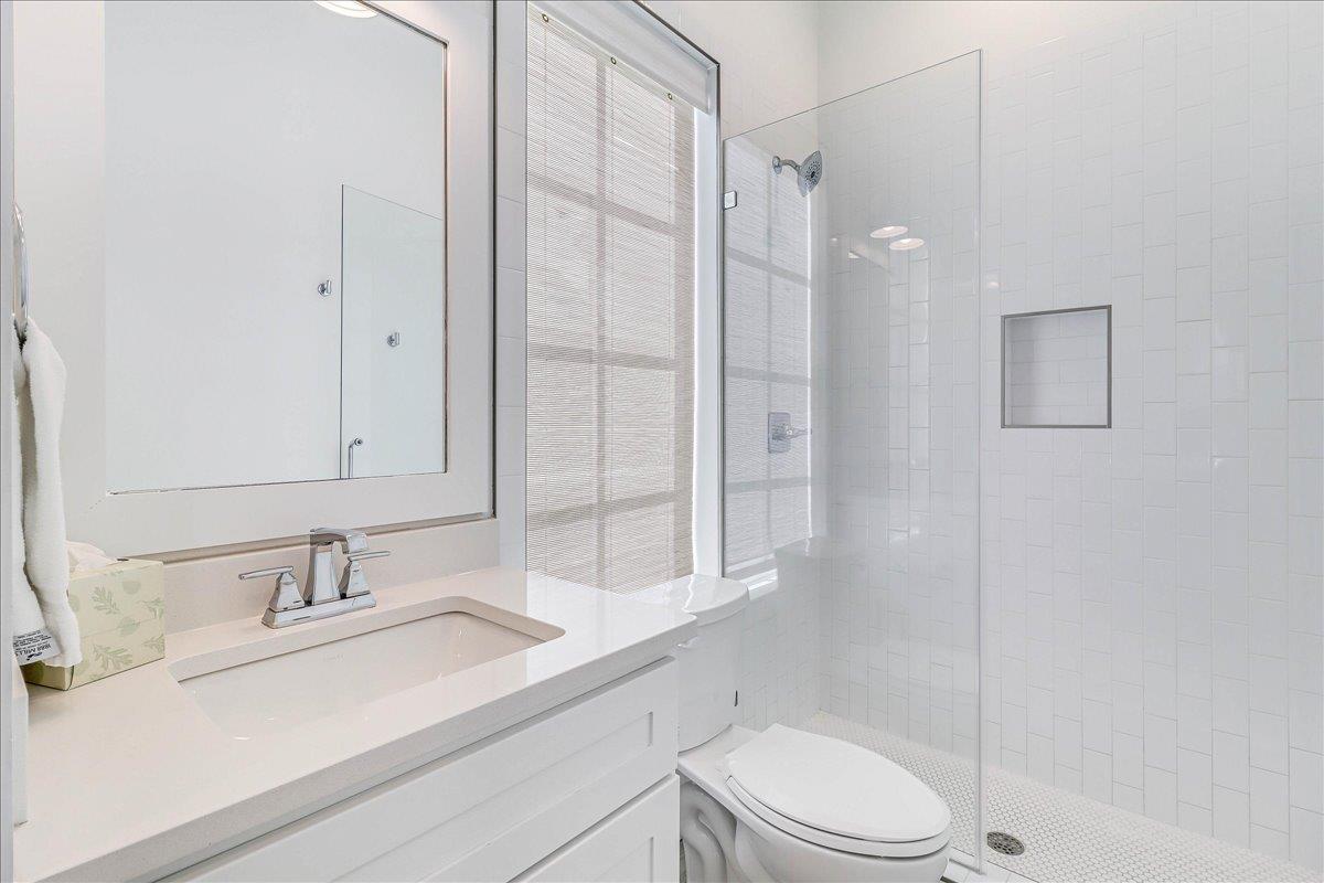 2nd Floor Detached MotherInLaw Ensuite with Private Bathroom