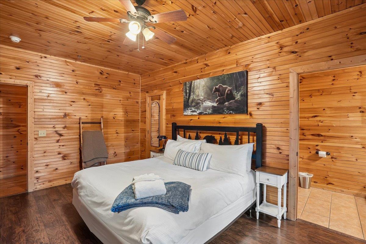 054Bedroom