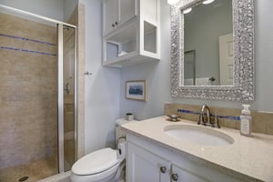 1st Floor King Bathroom