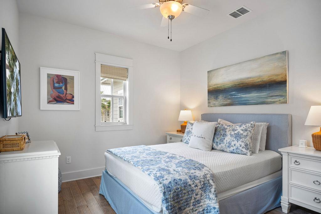 Queen Bedroom, 2nd Floor