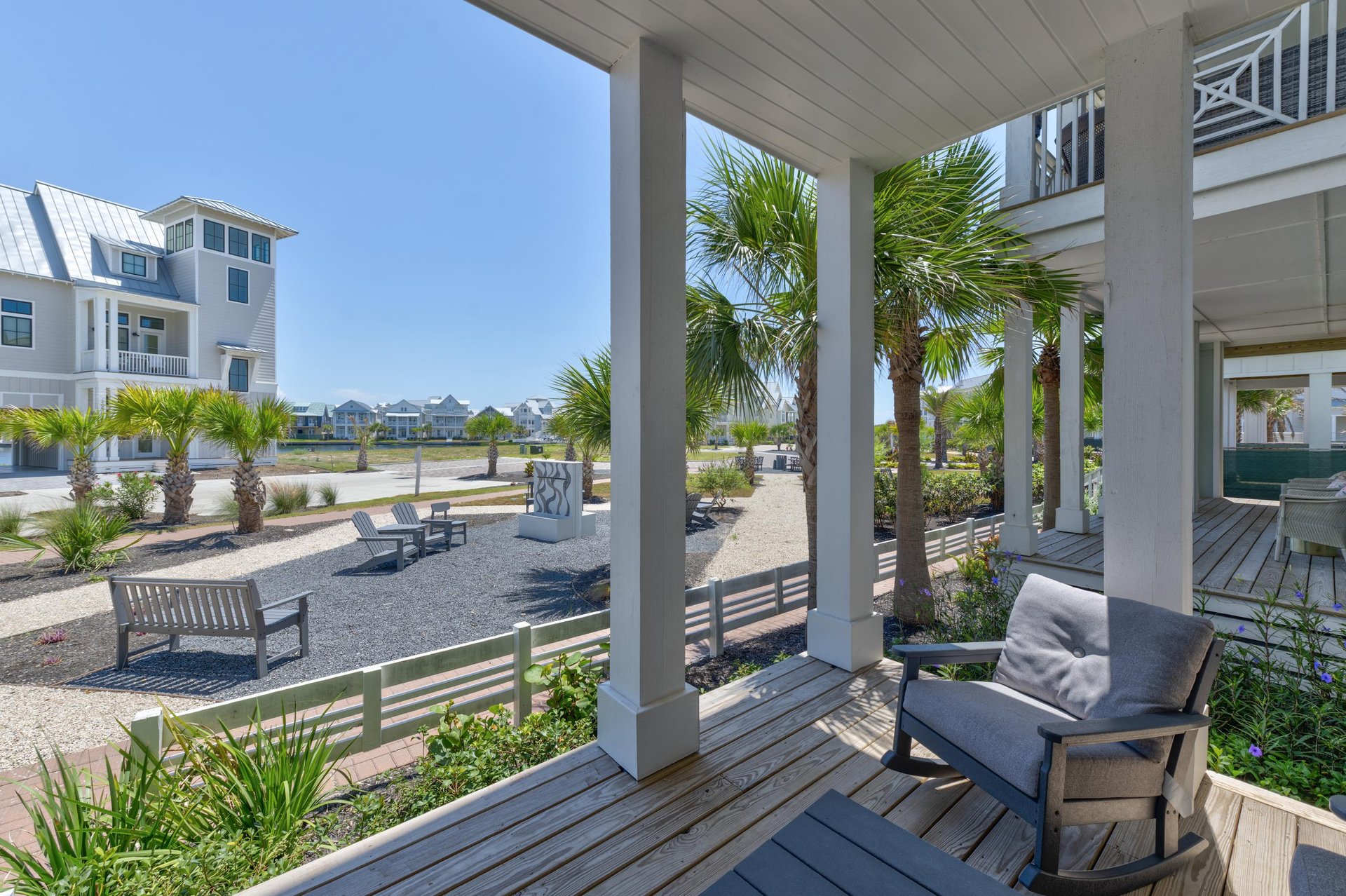 Front Porch Overlooking the Park Lounge, 1st Floor