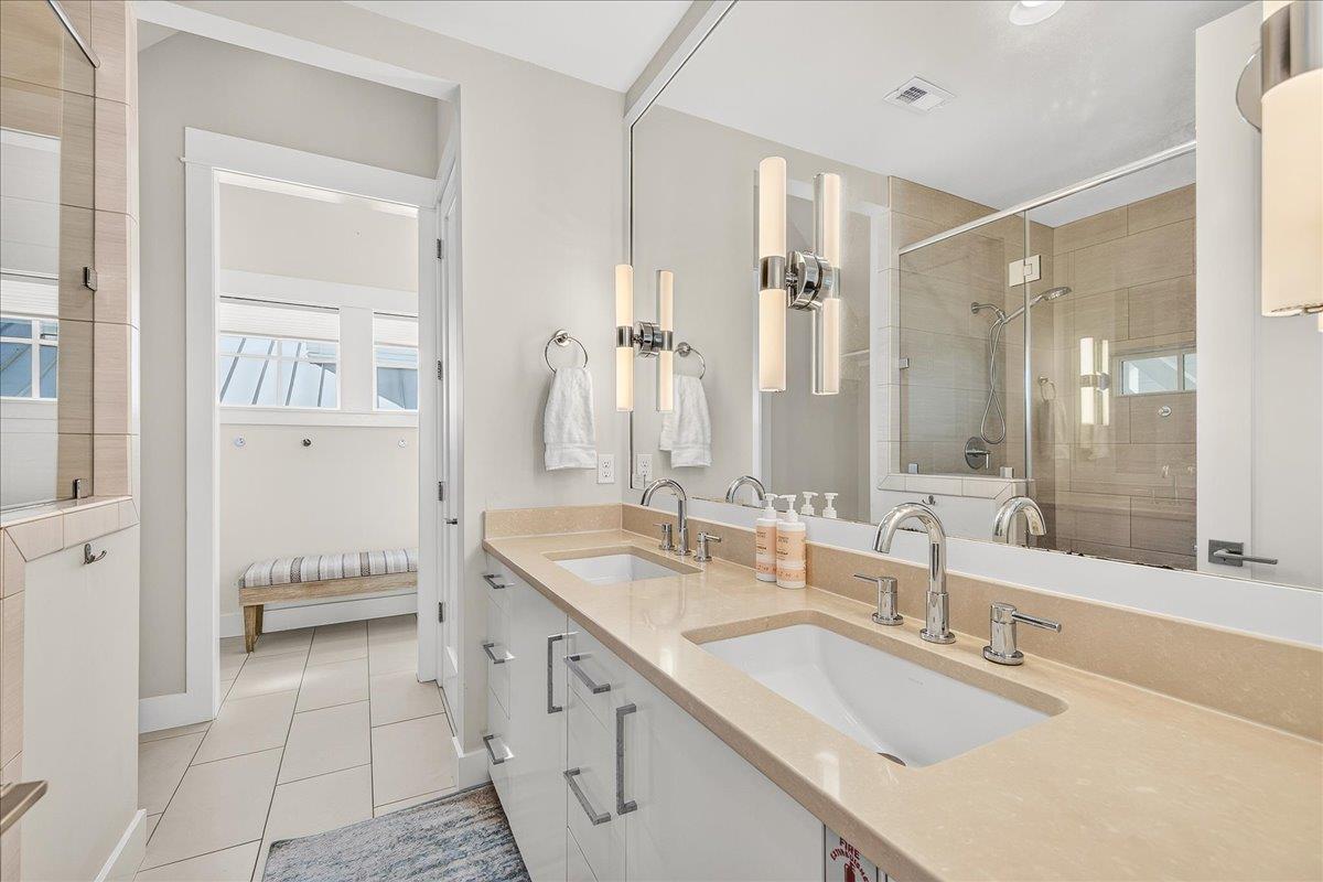 Primary King Bathroom, 3rd Floor