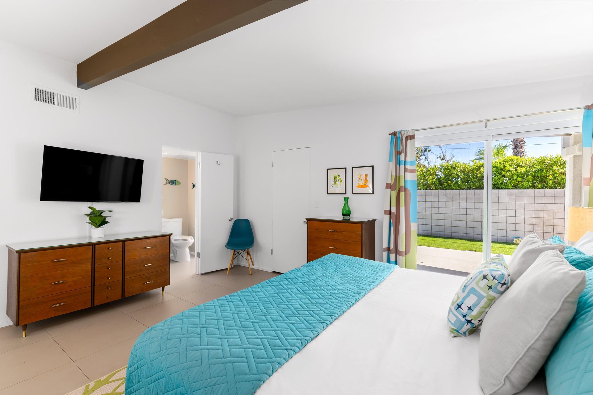 Guest bedroom