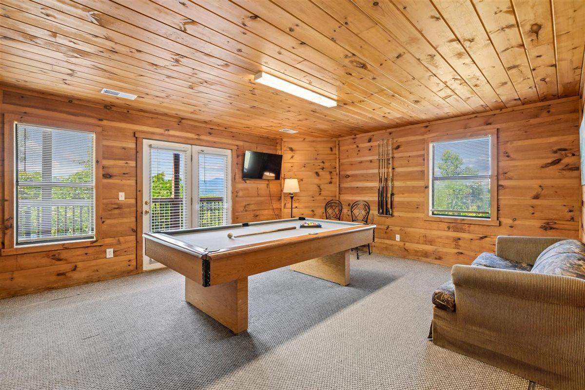 048Recreation Room