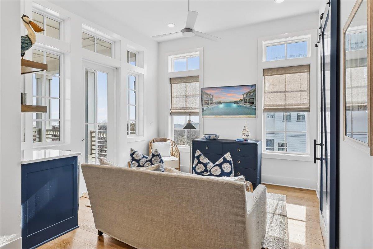 2nd Floor, Living Room