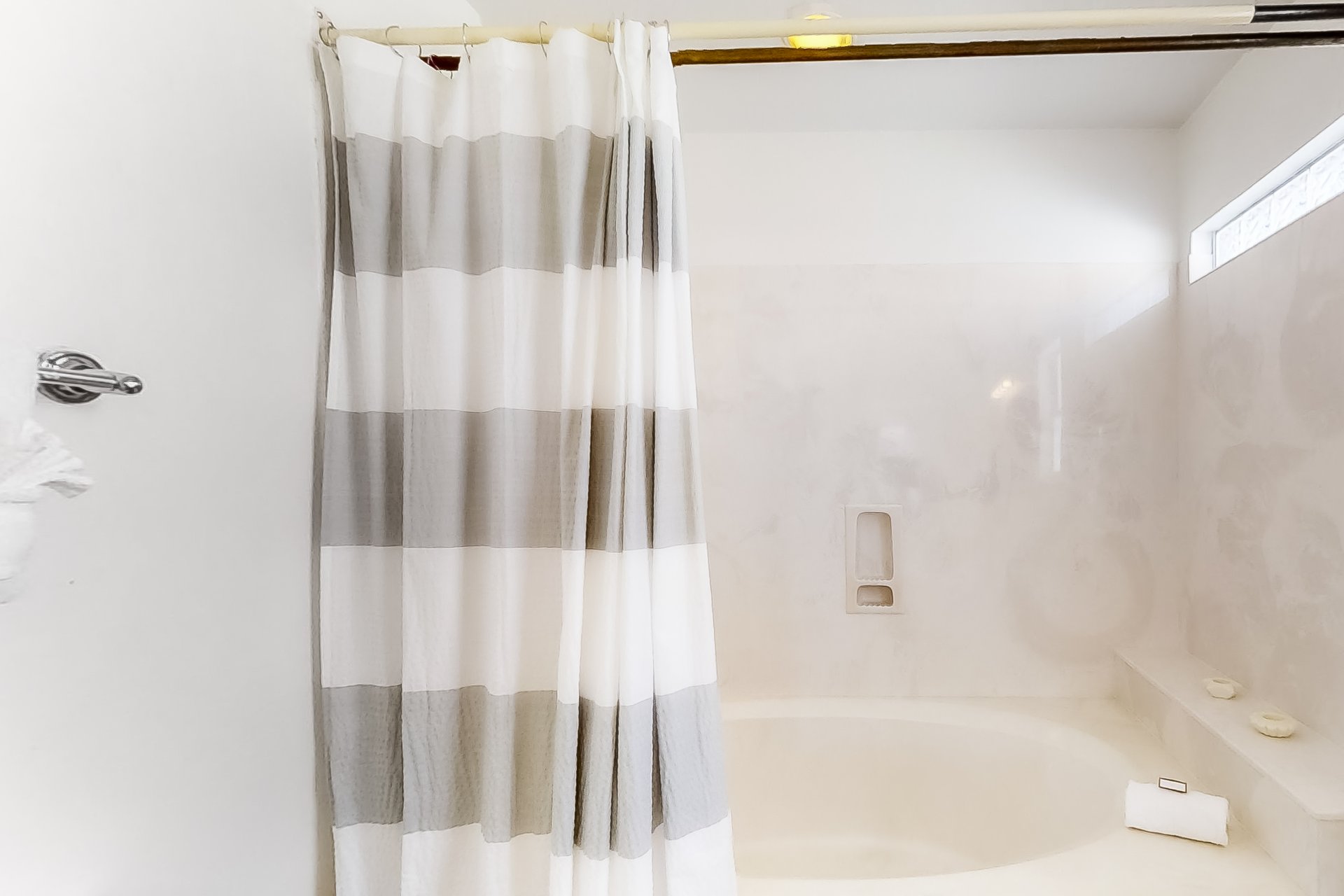 Terra Cotta Happy Ours 18