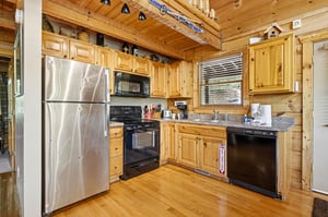 Your fully equipped cabin kitchen makes it easy to whip up meals with all the comforts of home. Granite counters, stainless appliances, and warm wood finishes create a cozy mountain retreat.