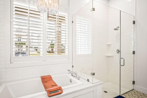 Secondary King Bathroom, 1st Floor