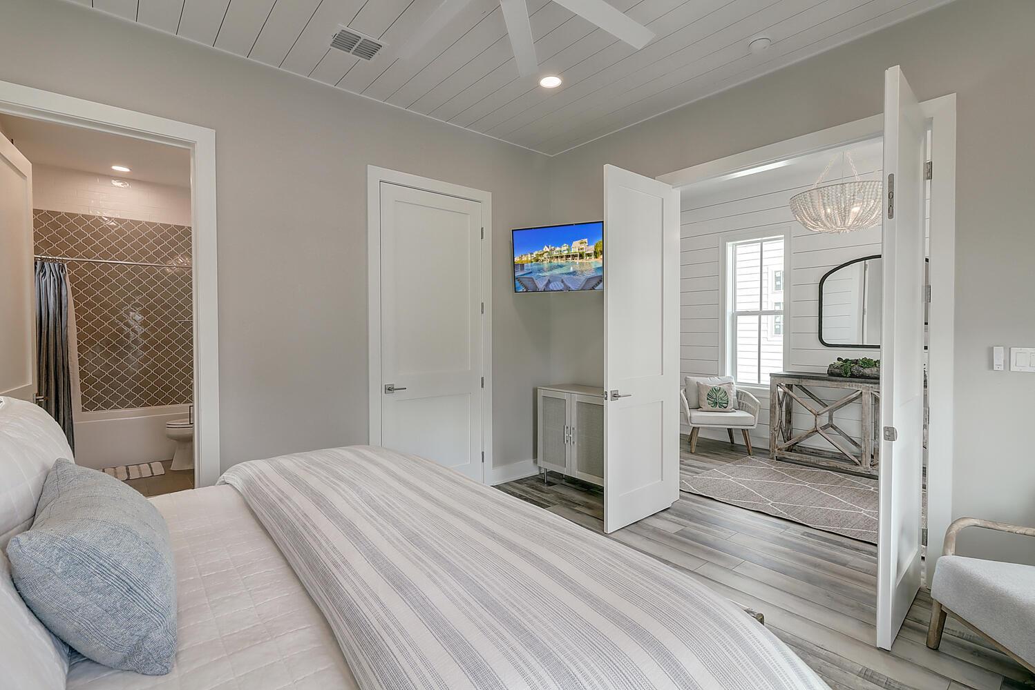 1st Floor King Suite