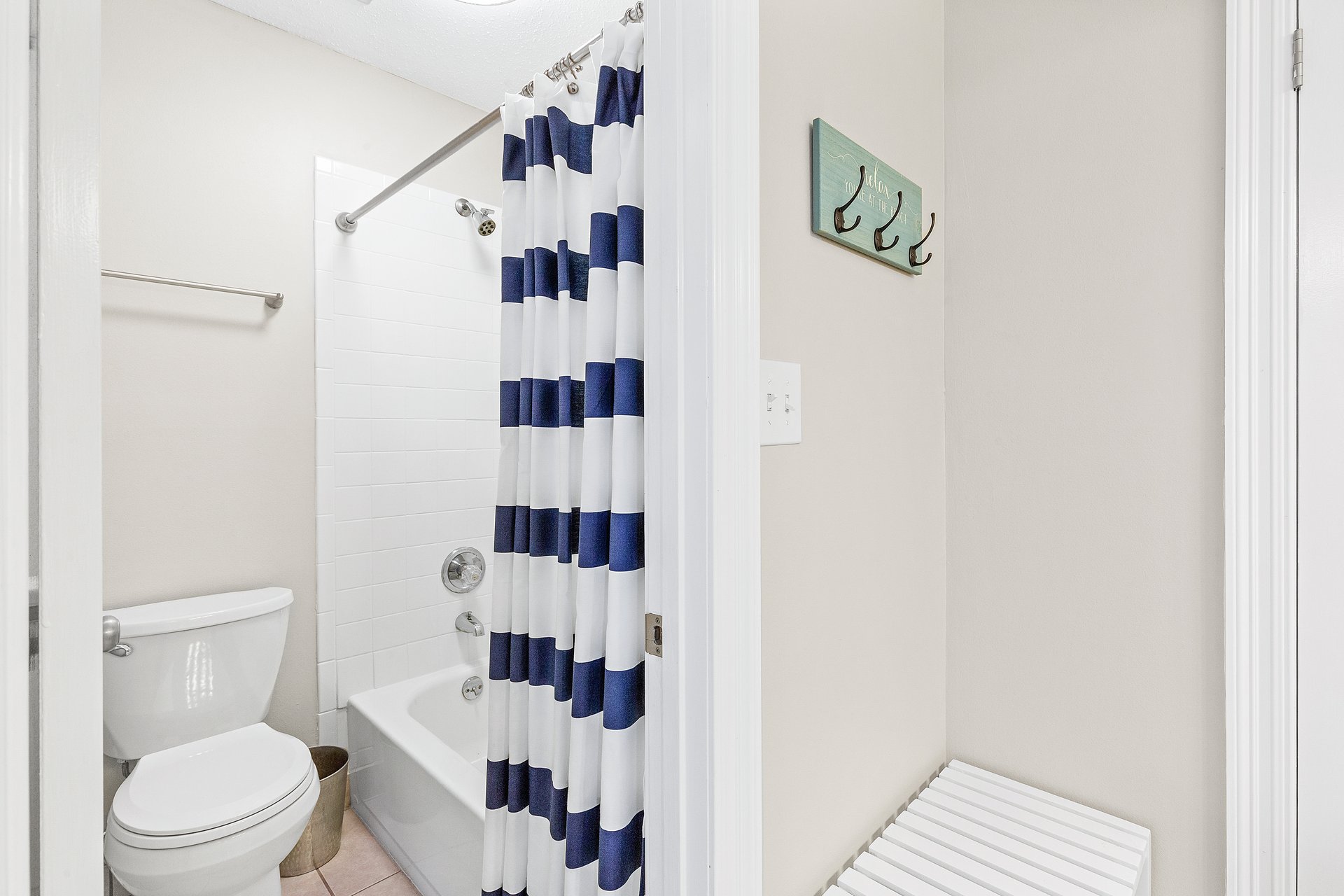 Sunny Destination 19