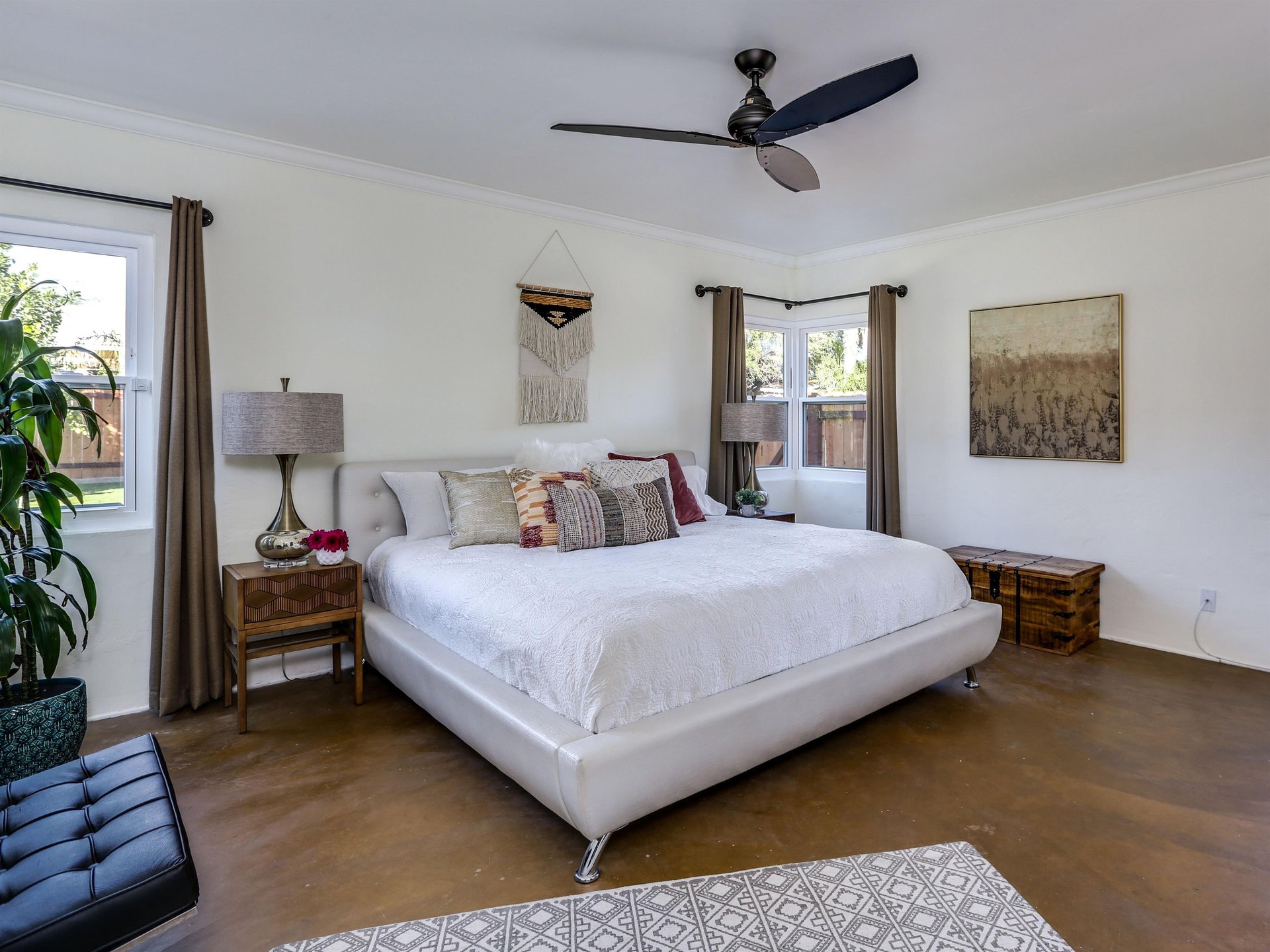 Luxurious and bright bedroom