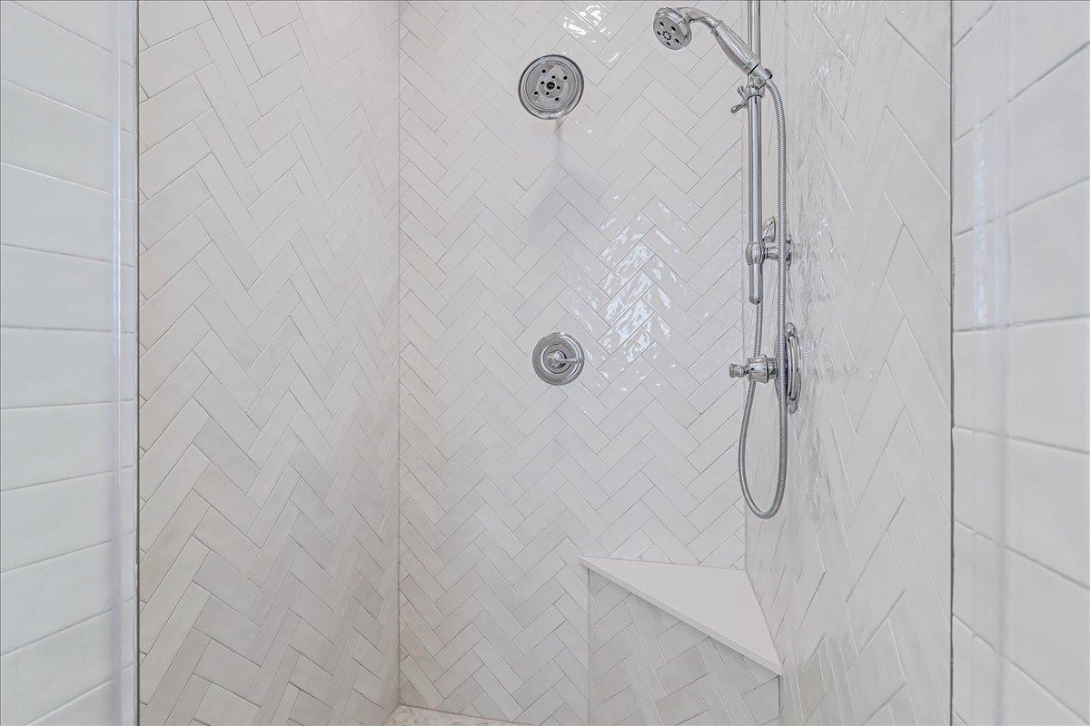 Second King Bathroom, 3rd Floor