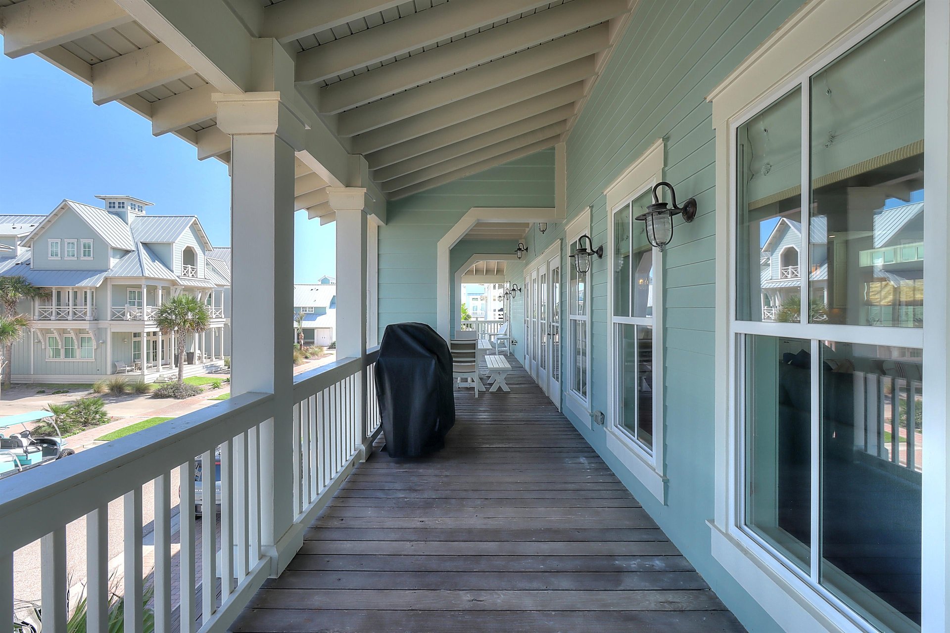 WrapAround Balcony off Living Room, 2nd Floor