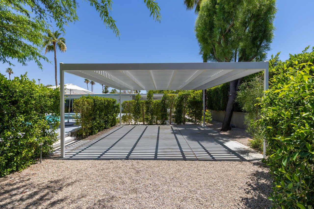 Additional space under the 2nd pergola.
