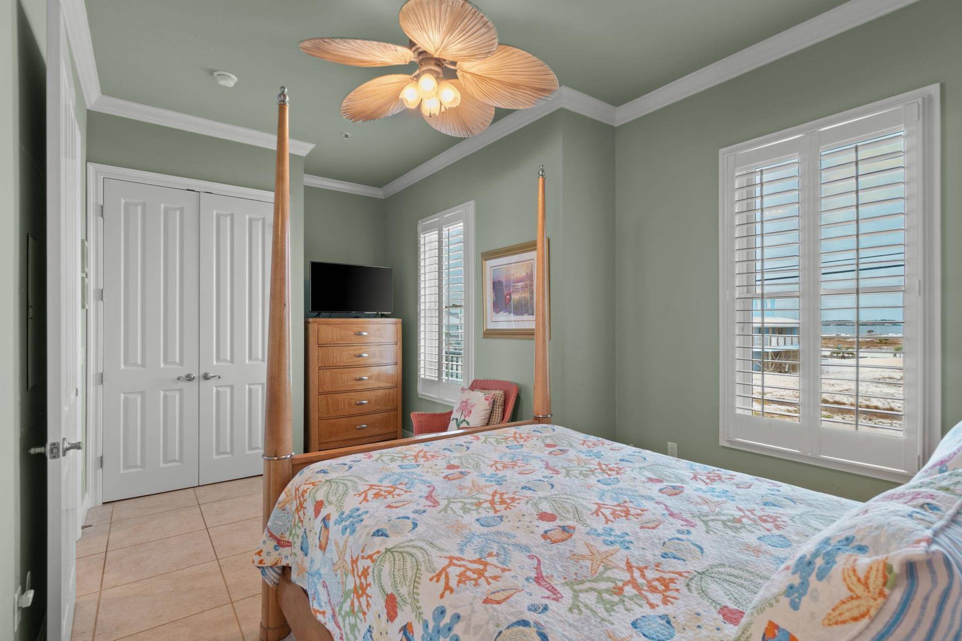 Main Floor Bedroom Queen