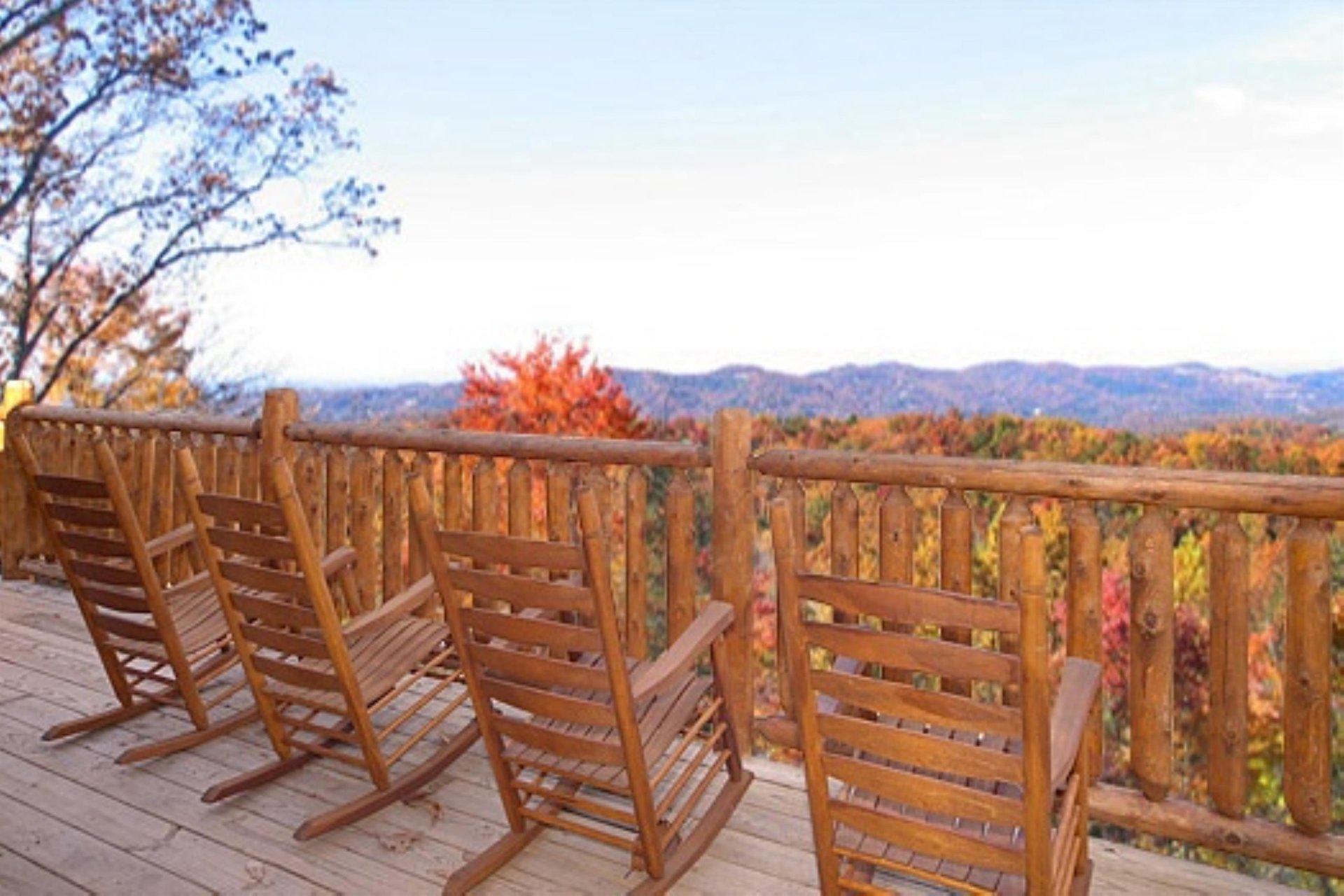 moosemountainlodgeupperleveldeckwithrockingchairs600x400  Copy