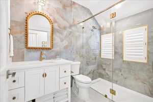 2nd King Bathroom, 2nd Floor