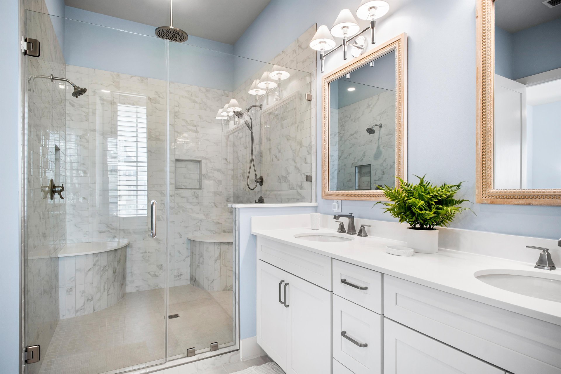 Second King Bathroom, 2nd Floor