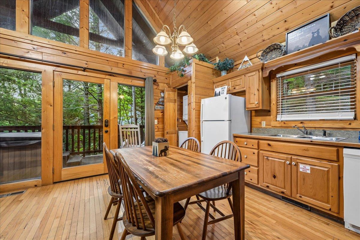11Dining Area