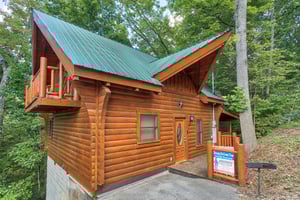 Entry and front porch at Dreams Do Come True, a 1bedroom cabin rental located in Pigeon Forge