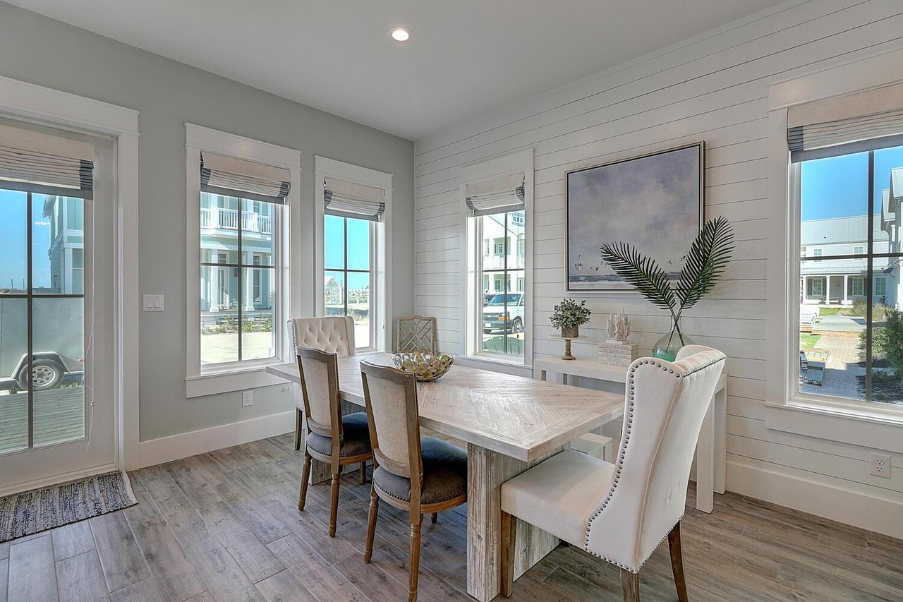 1st Floor Dining Area