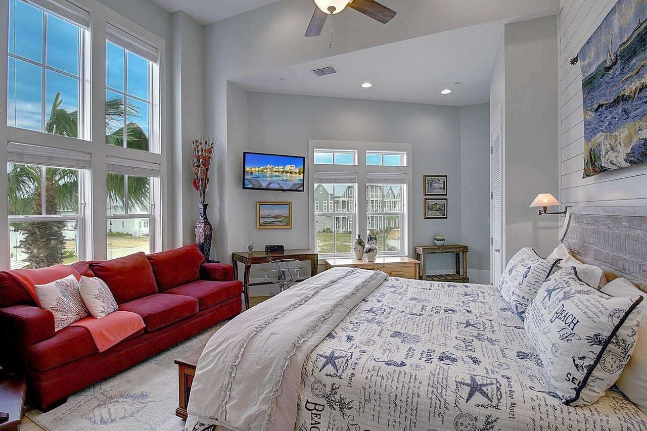 King Bedroom, 2nd Floor