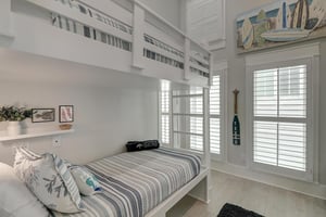 2nd Floor TwinTwin, TwinQueen Bunk Room