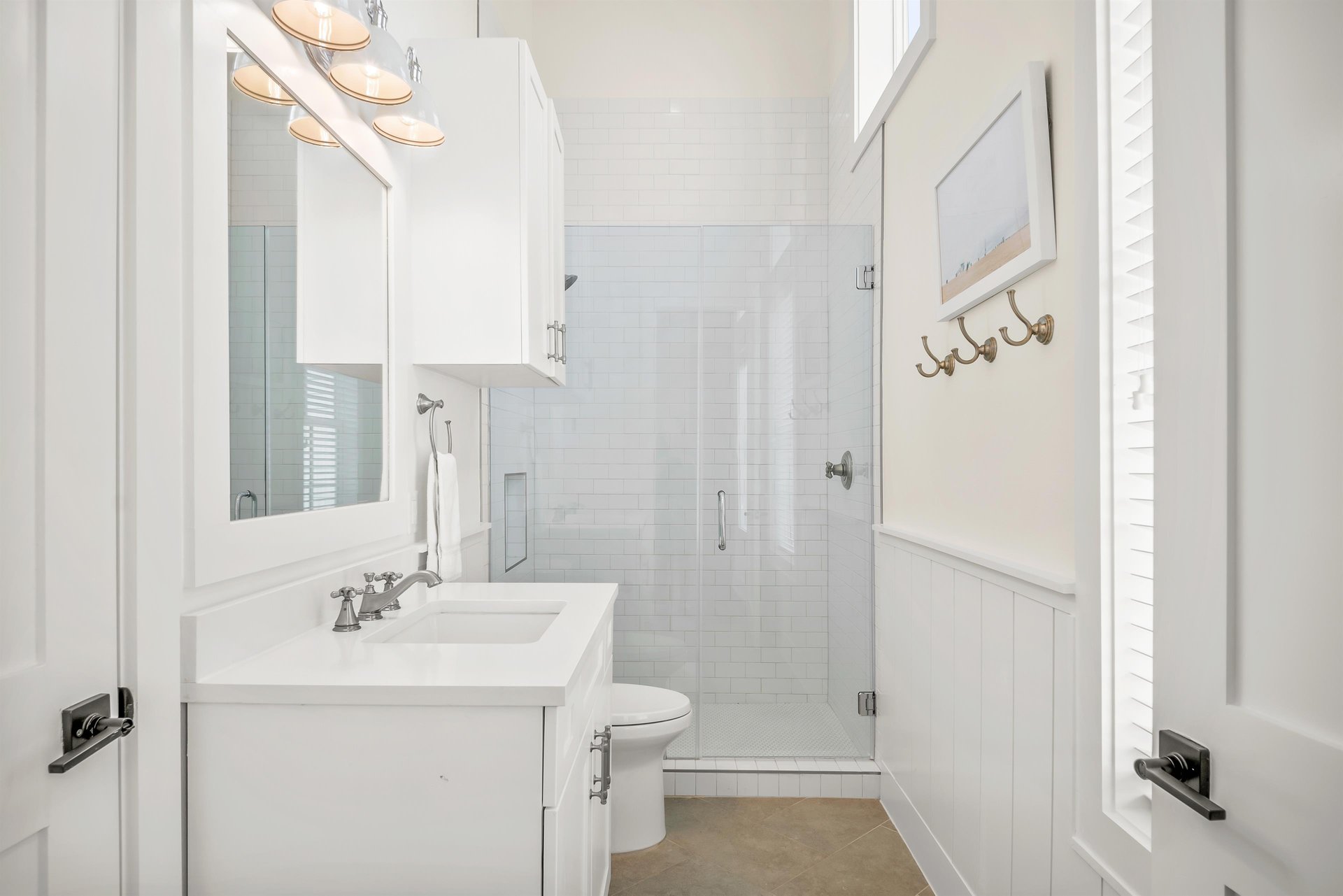 Shared Bathroom, 1st Floor