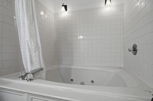 Slip into the spacious jetted tub after a day of exploring, draw the curtain, and let the warm water and soothing jets melt away your travel fatigue.