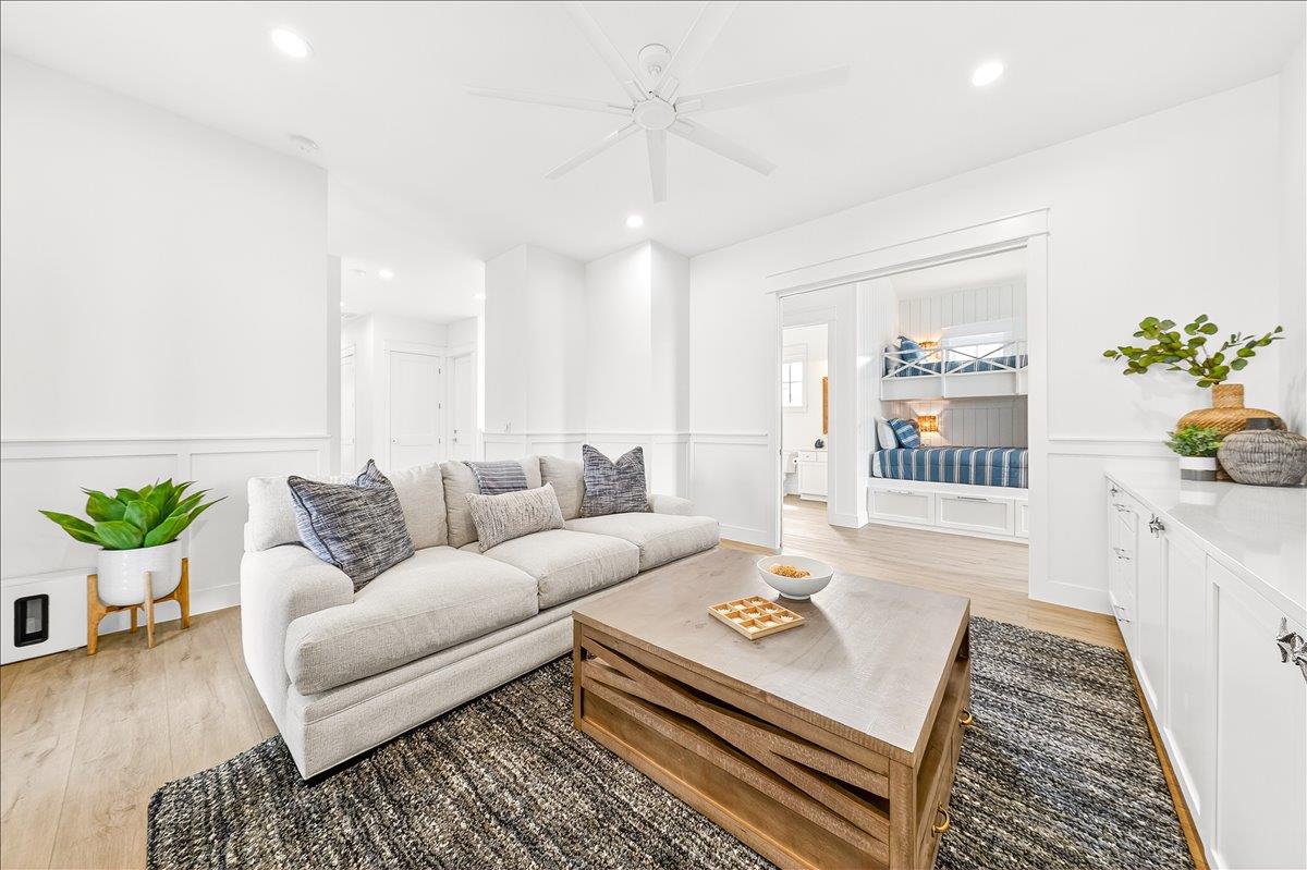 2nd Floor, Living Room
