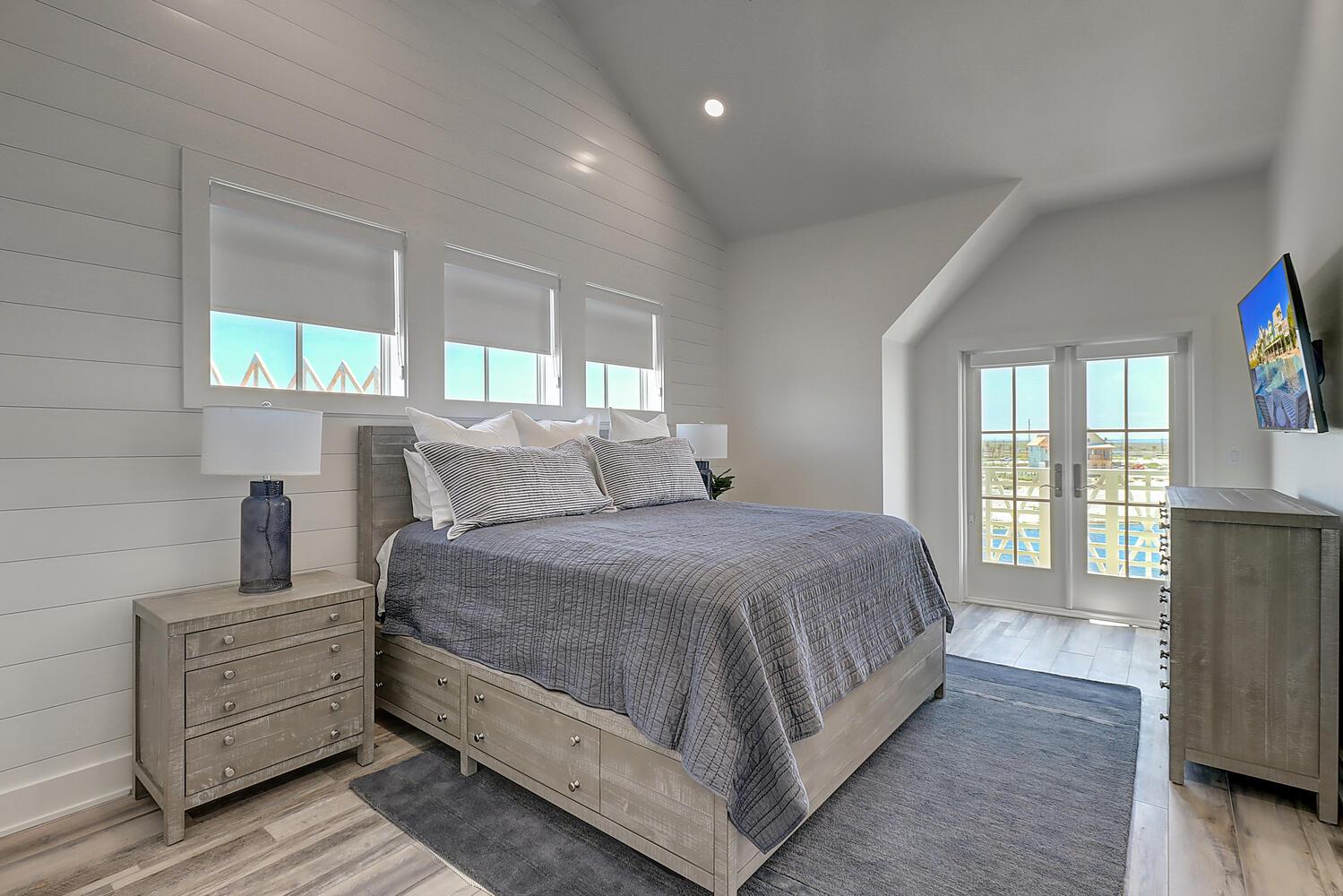 3rd Floor Left Master King Suite