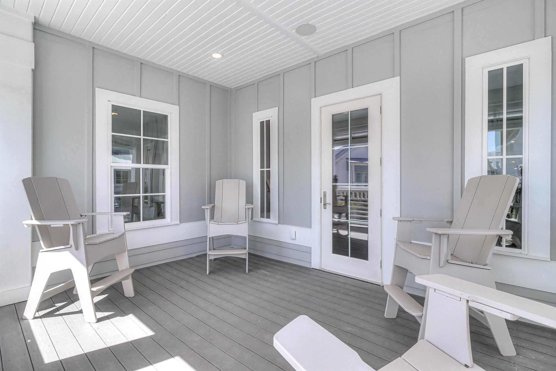 Shared Front Balcony, 2nd Floor